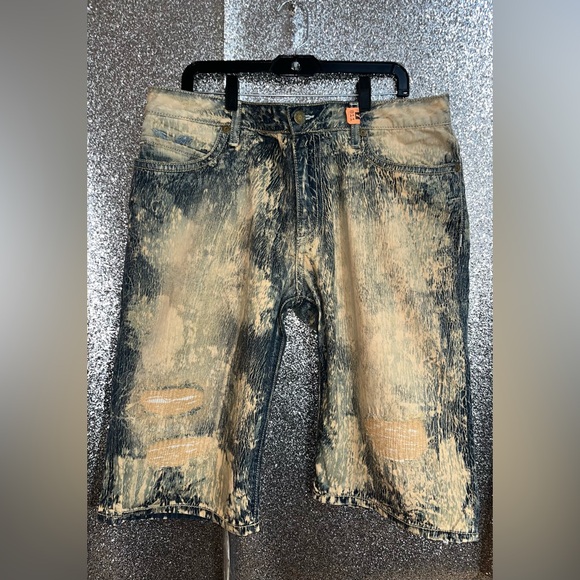 Authentic Robin's Jean Predator Cargo Shorts Gold Embellished Studded Flaps. - Picture 1 of 16